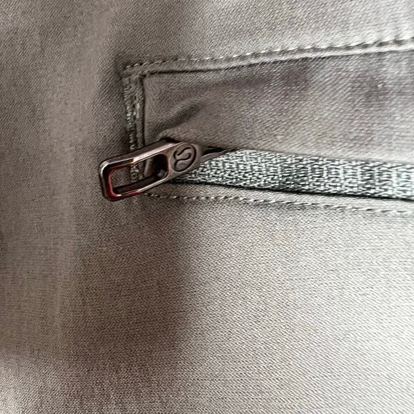 Lululemon 9" Commission Shorts Warpstreme Performance Chino in Gray Men's 31 W - Picture 13 of 15
